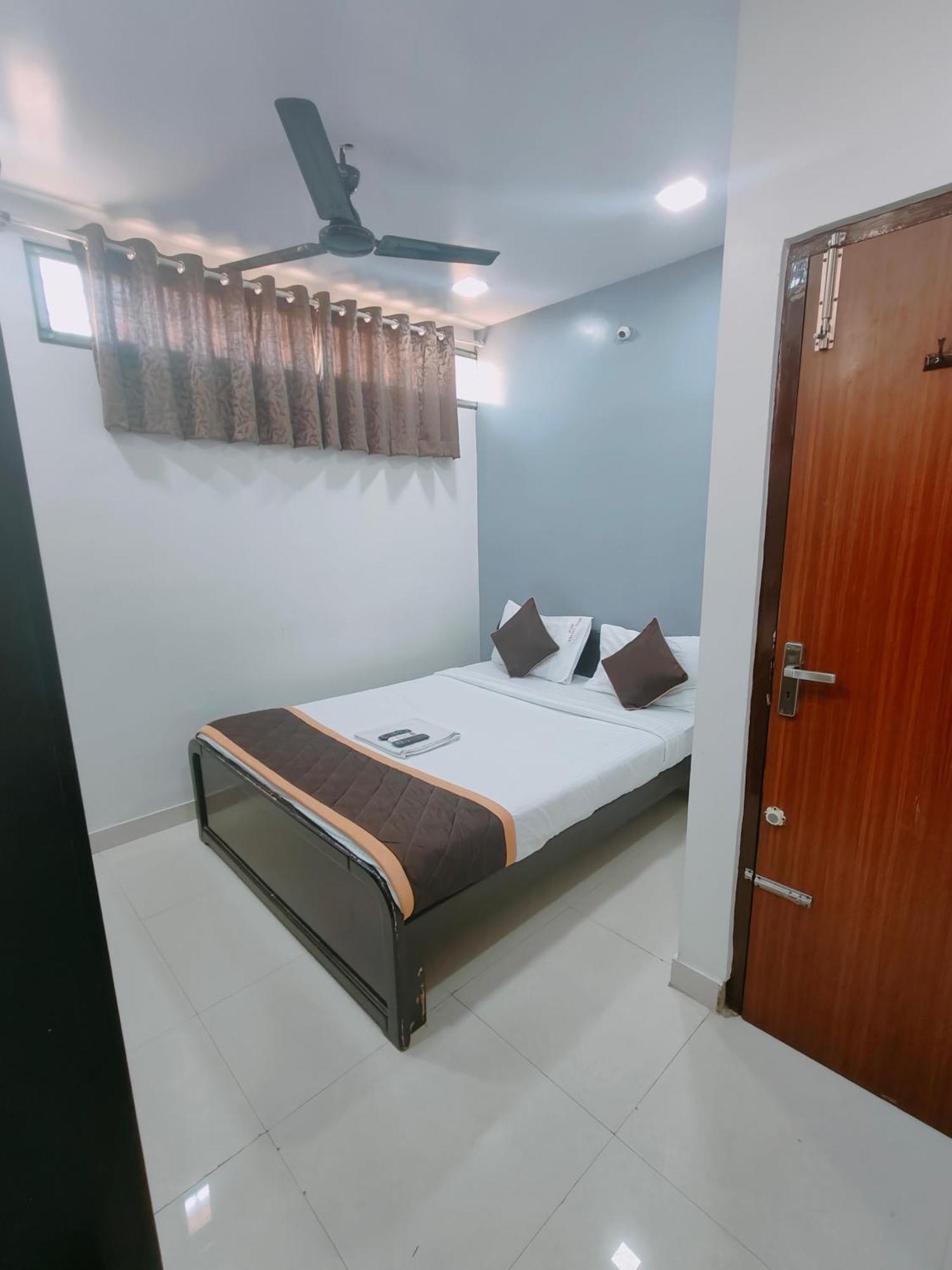 Hotel Golden Arch Bangalore Buitenkant foto